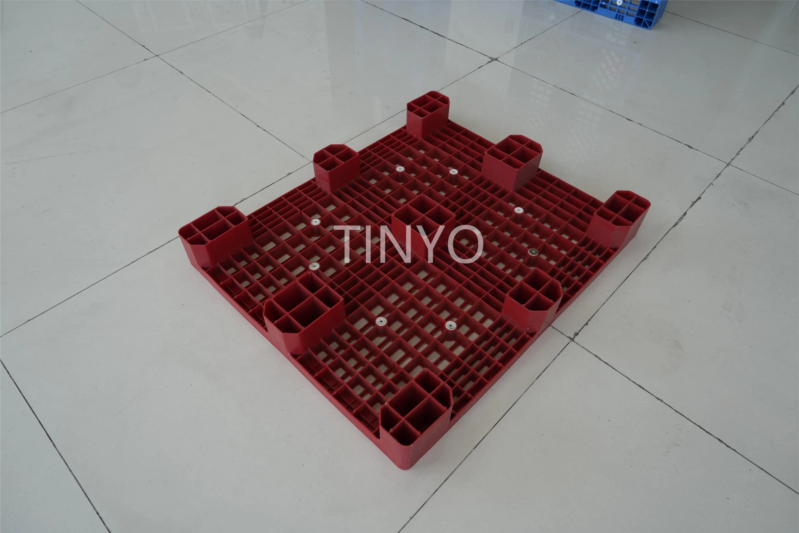 Red Euro Shipping Recycled PVC Warehouse Storage Rack Field Grid Plastic Pallet Ty1210-Z