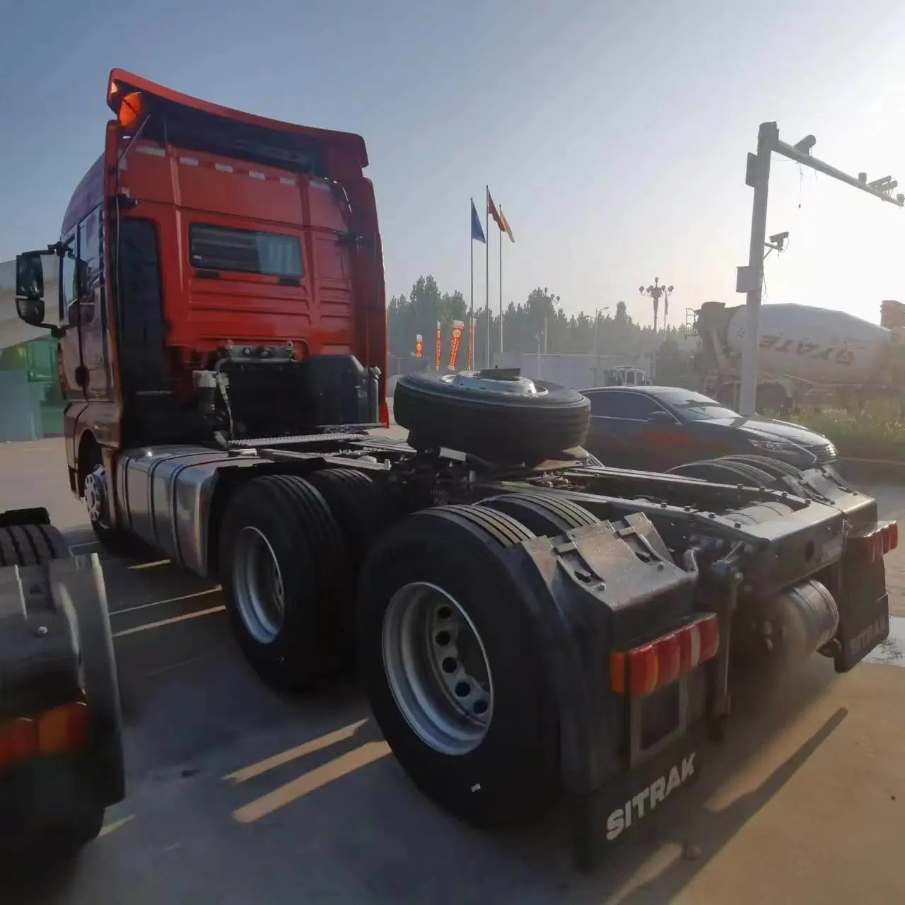 China Shacman Cargo Lorry Cargo Truck 6X4 3 Axle Cargo Trailer Box for Sale with Good Price