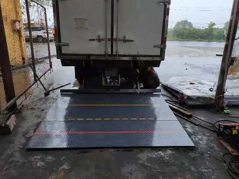 Truck Mounted Tail Lift for Load and Unload Goods