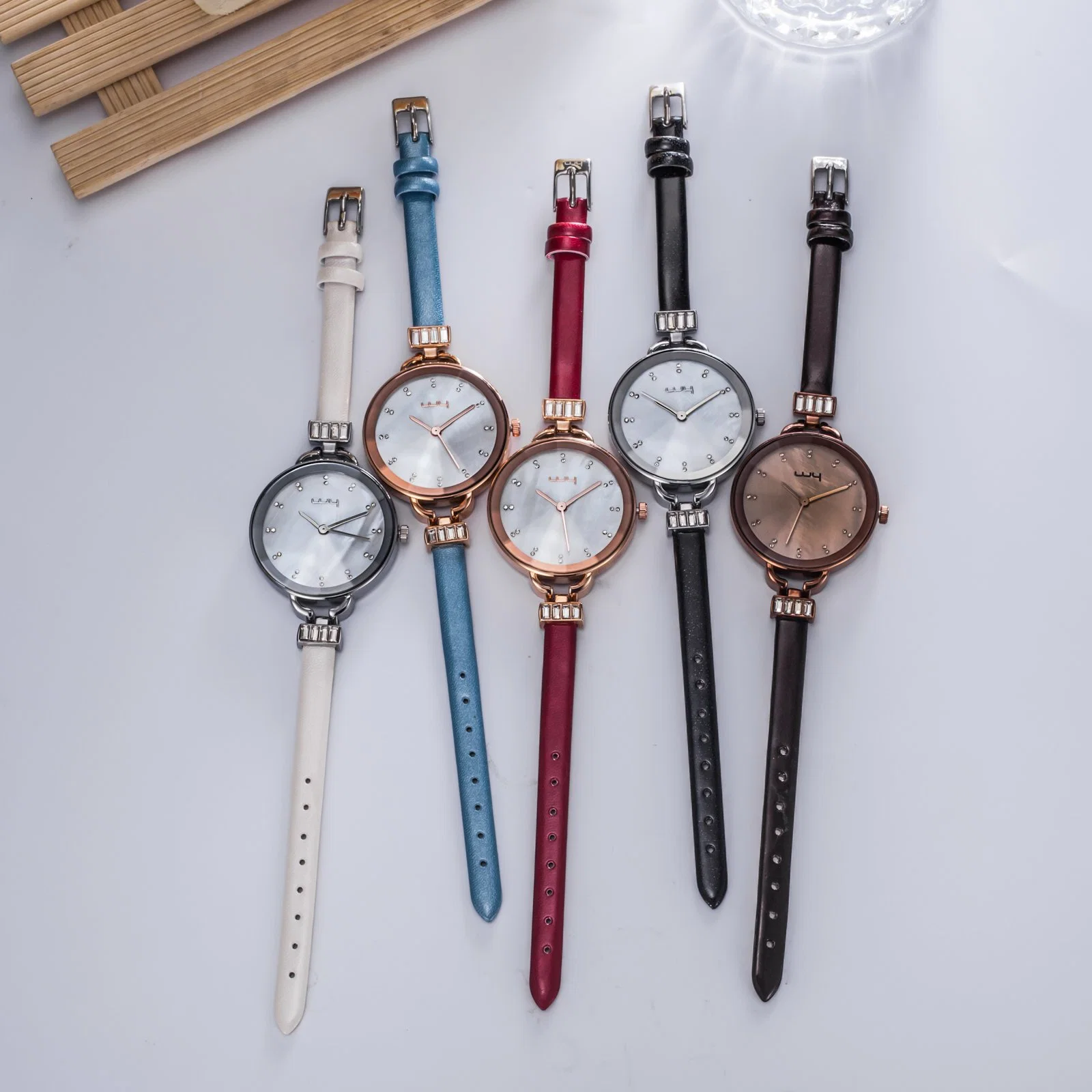 Fashion Leather Strap Quartz Ladies Wrist Watch Wy-068