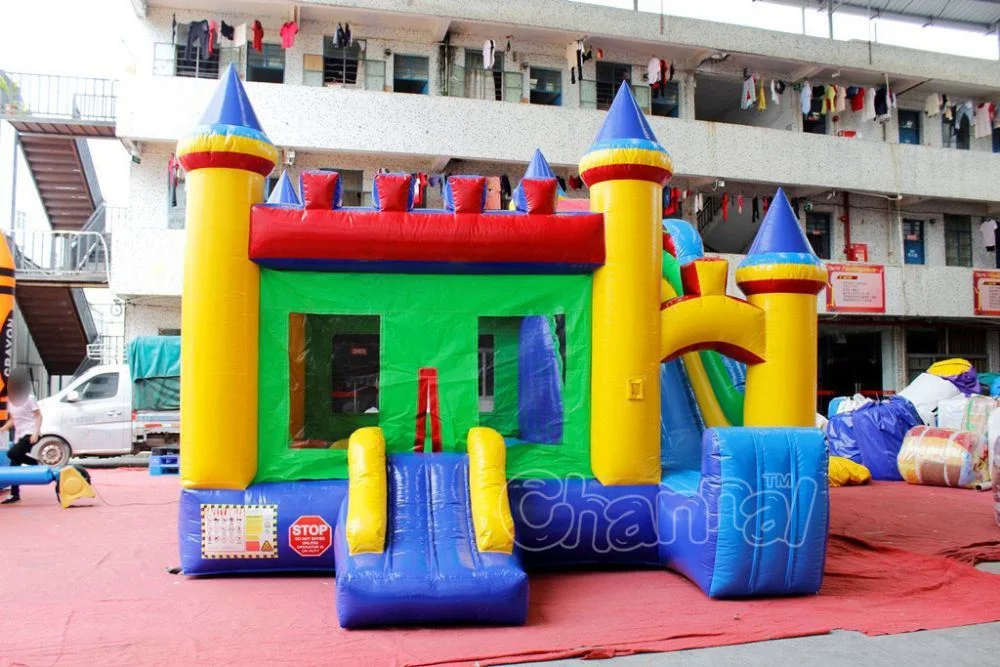 As crianças que saltam o castelo Bouncy inflável Chb202 da base