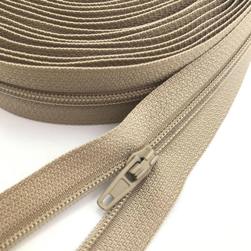 China Good Quality Long Chain Nylon Zippers for Garment