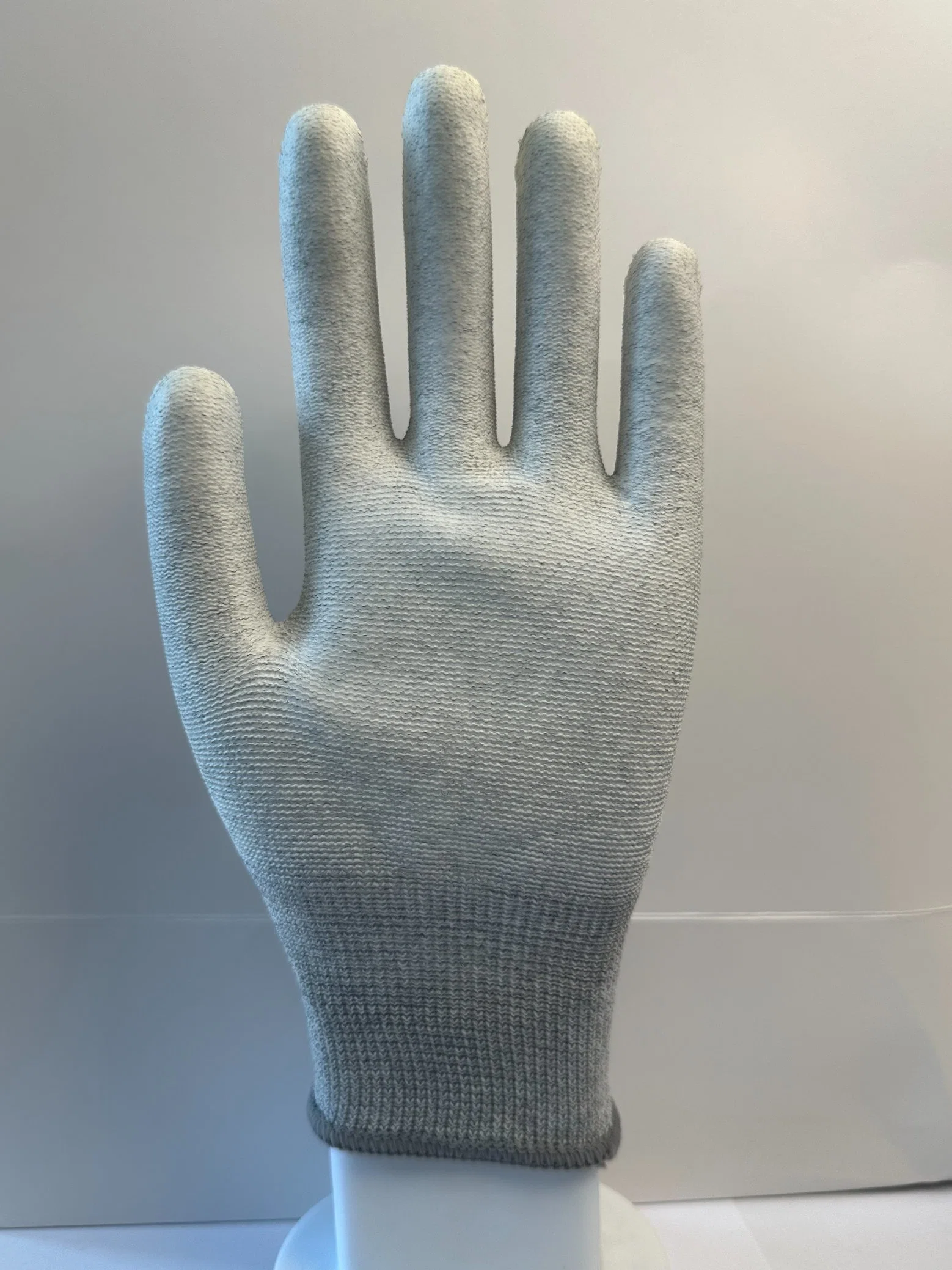 Gants de revêtement ESD DIP en fibre de carbone blanc avec paume en PU pour la réparation de voitures.