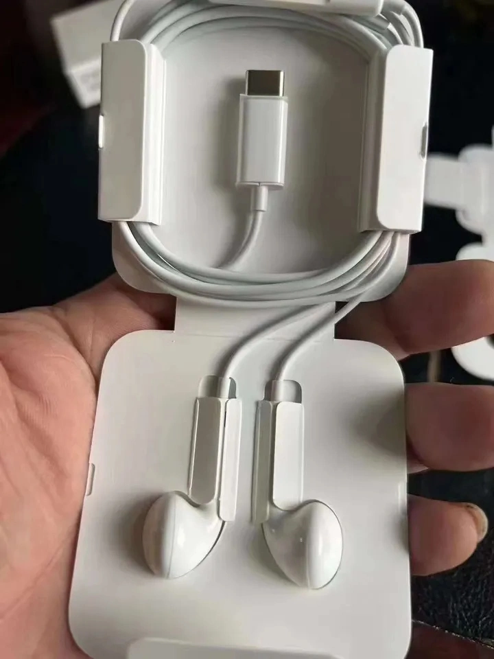 Teléfono 15 Max auriculares intrauditivos con graves fuertes y relámpagos Conector