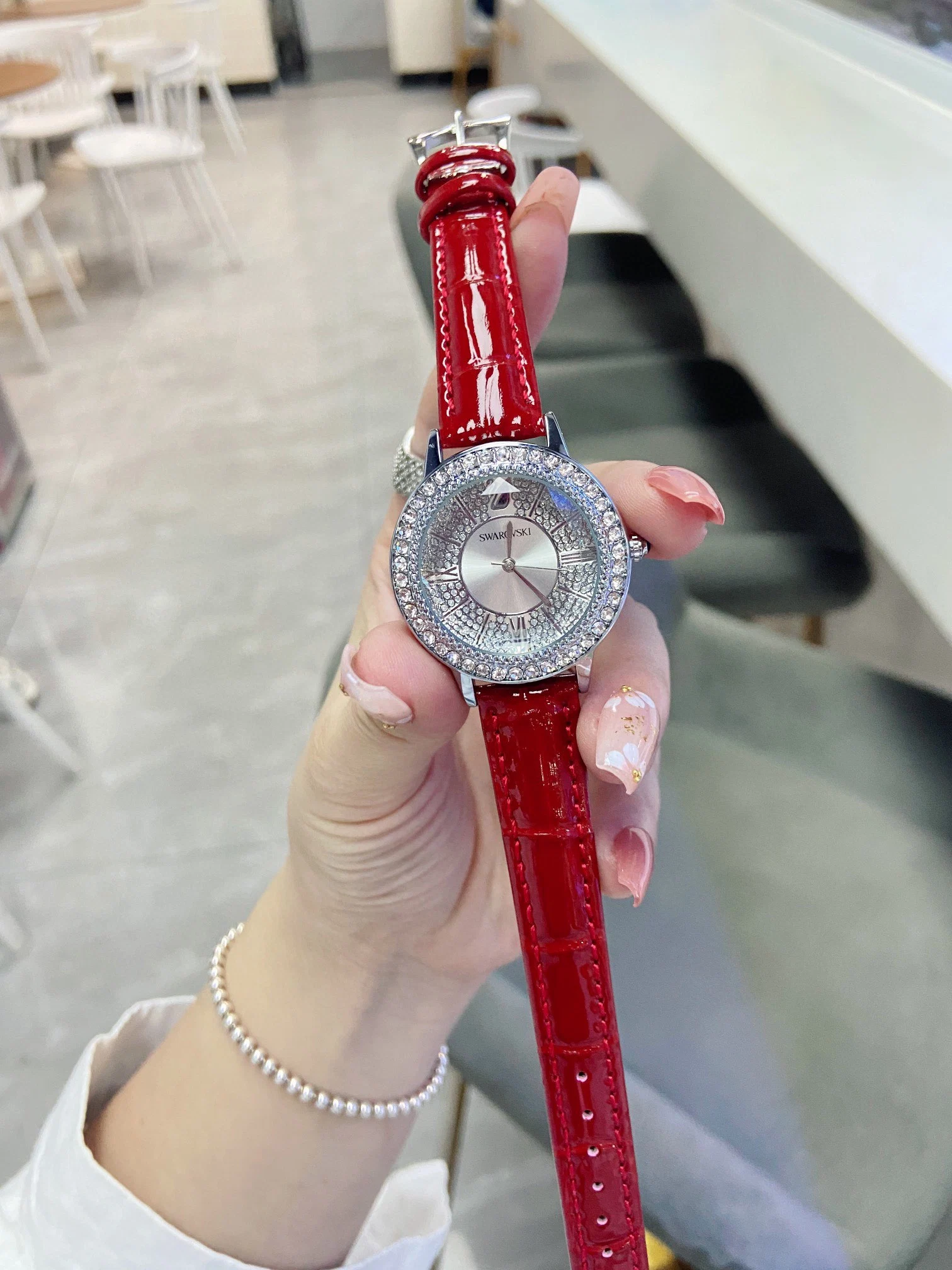 Stainless Steel Back Watch Wholesale/Supplier Fashion Replica Luxury Ladies Luminous Smart Wrist Watch