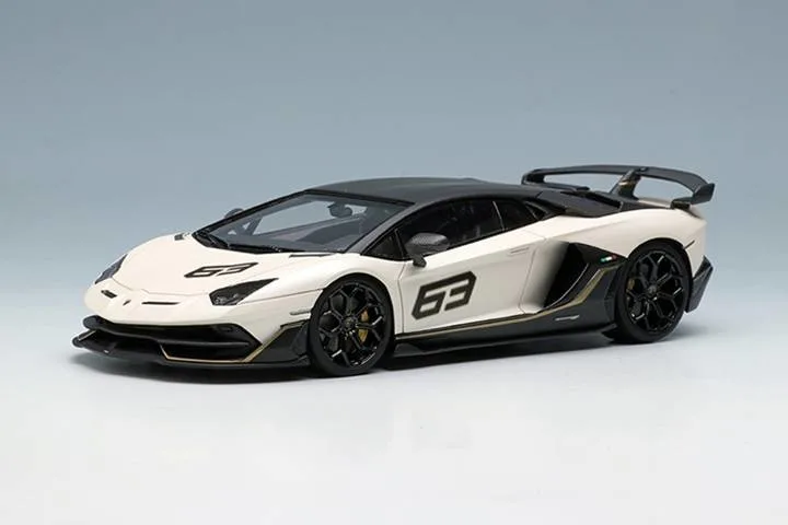 Modelo de coche 1: Lamborghini Aventador Svj 43 63 2018 Resina limitada modelo de coche blanco