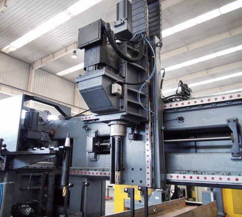 CNC Beam Being Sawing Production Line FINCM H-Beam Channel Steel ماكينة حفر عالية السرعة من النوع CNC