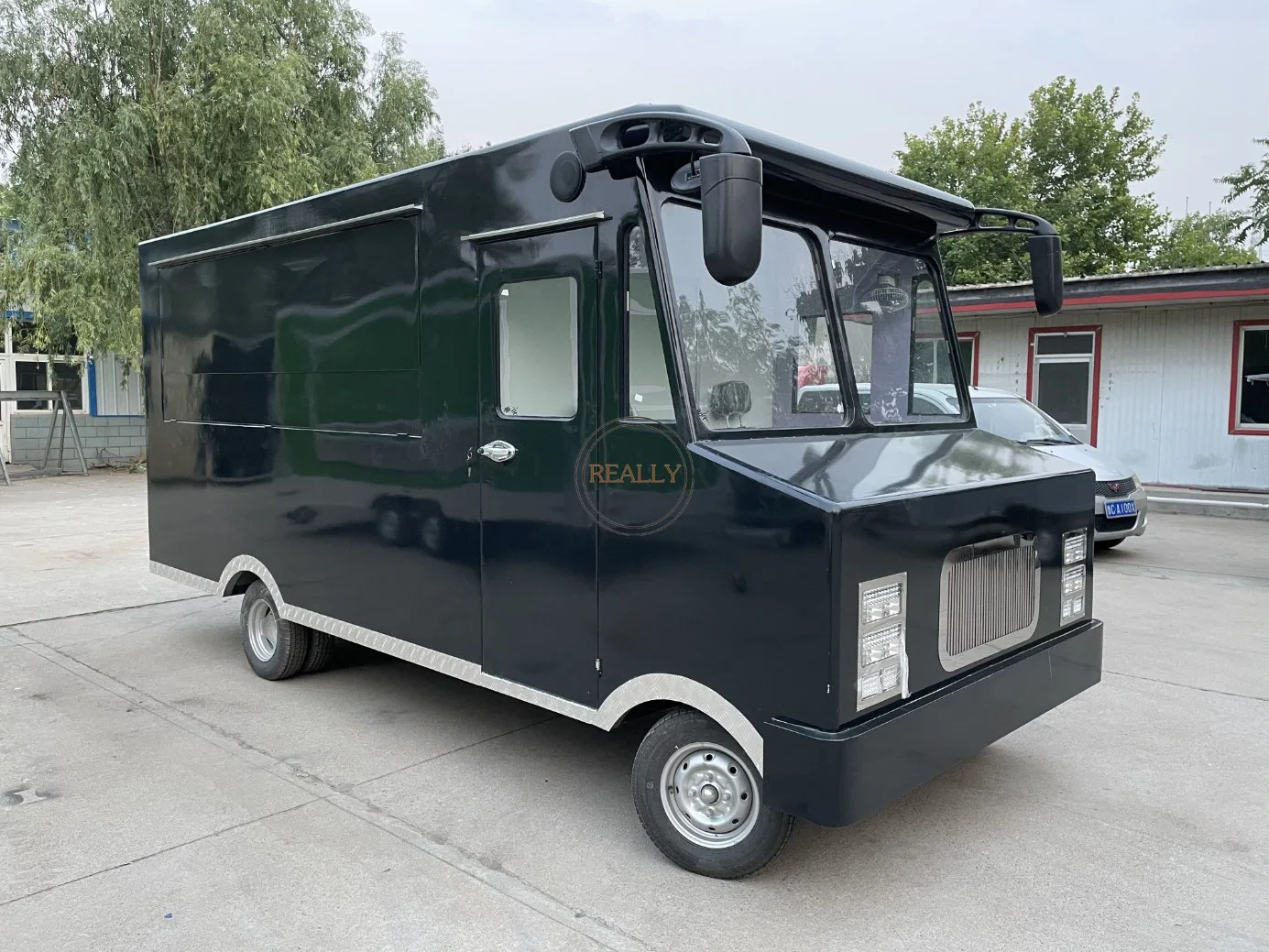 Caravane de 5 m de la restauration de remorques de camions alimentaire mobile entièrement équipée avec cuisine Panier alimentaire fabricants électrique