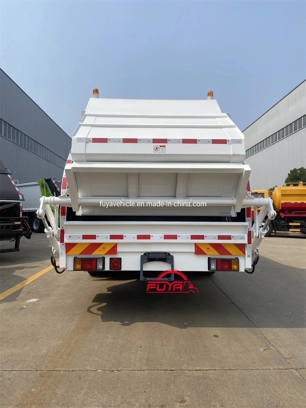 240HP Ftr Fvr Compactor Garbage Truck Load 600L 1100L Dustbin