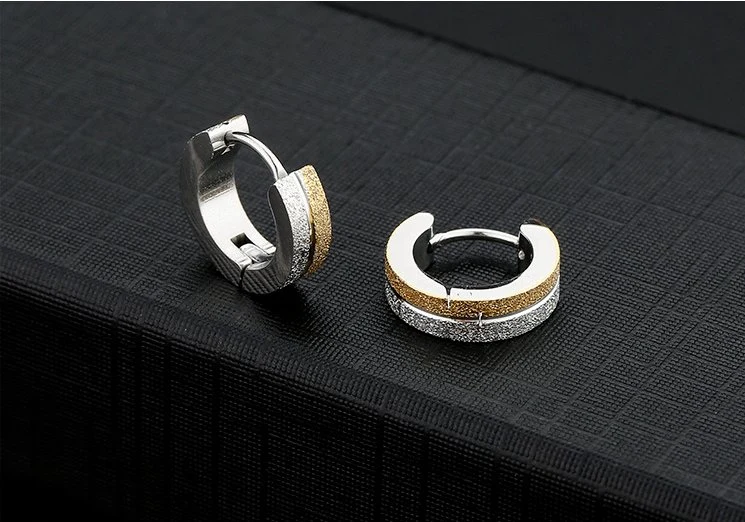 Moda Jóias Piercing clássico ASTM F136 Titanium Broadside Dual-Colored Diamond superfície óptica Hoop Huggie Brinco Sinal Crioulos Piercing jóias