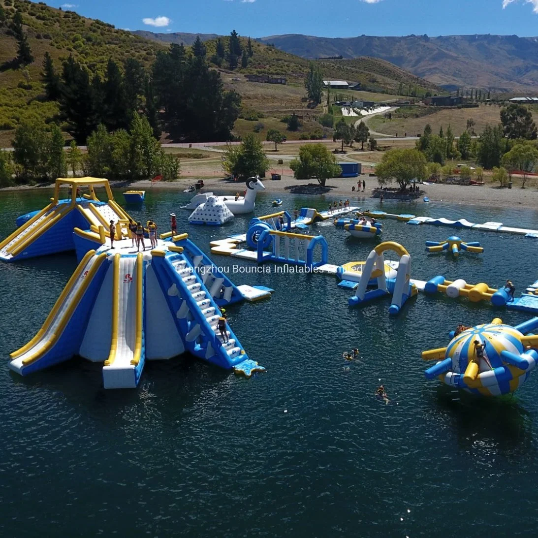 200 Personen Aufblasbarer Wasserpark Schwimmender Wasserpark Aqua Sports Ausrüstung für See