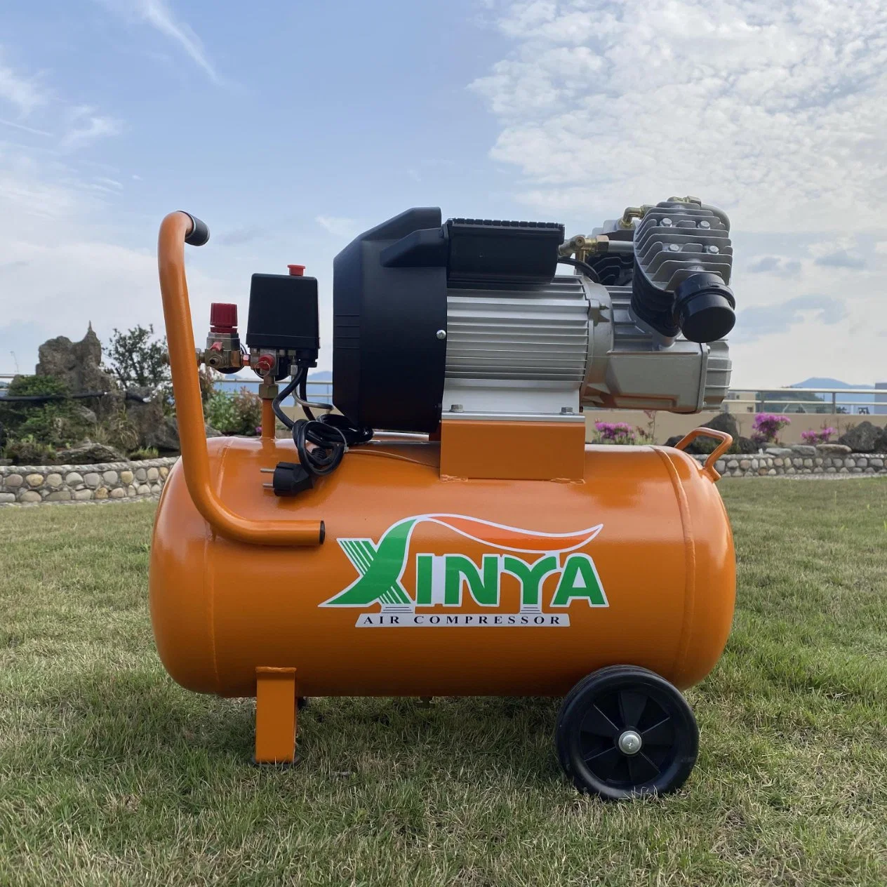 Xinya pequeno tamanho 50L 100L 3.0HP 2,2 KW de energia AC 8 bar de accionamento directo do compressor de ar com cilindros de dupla