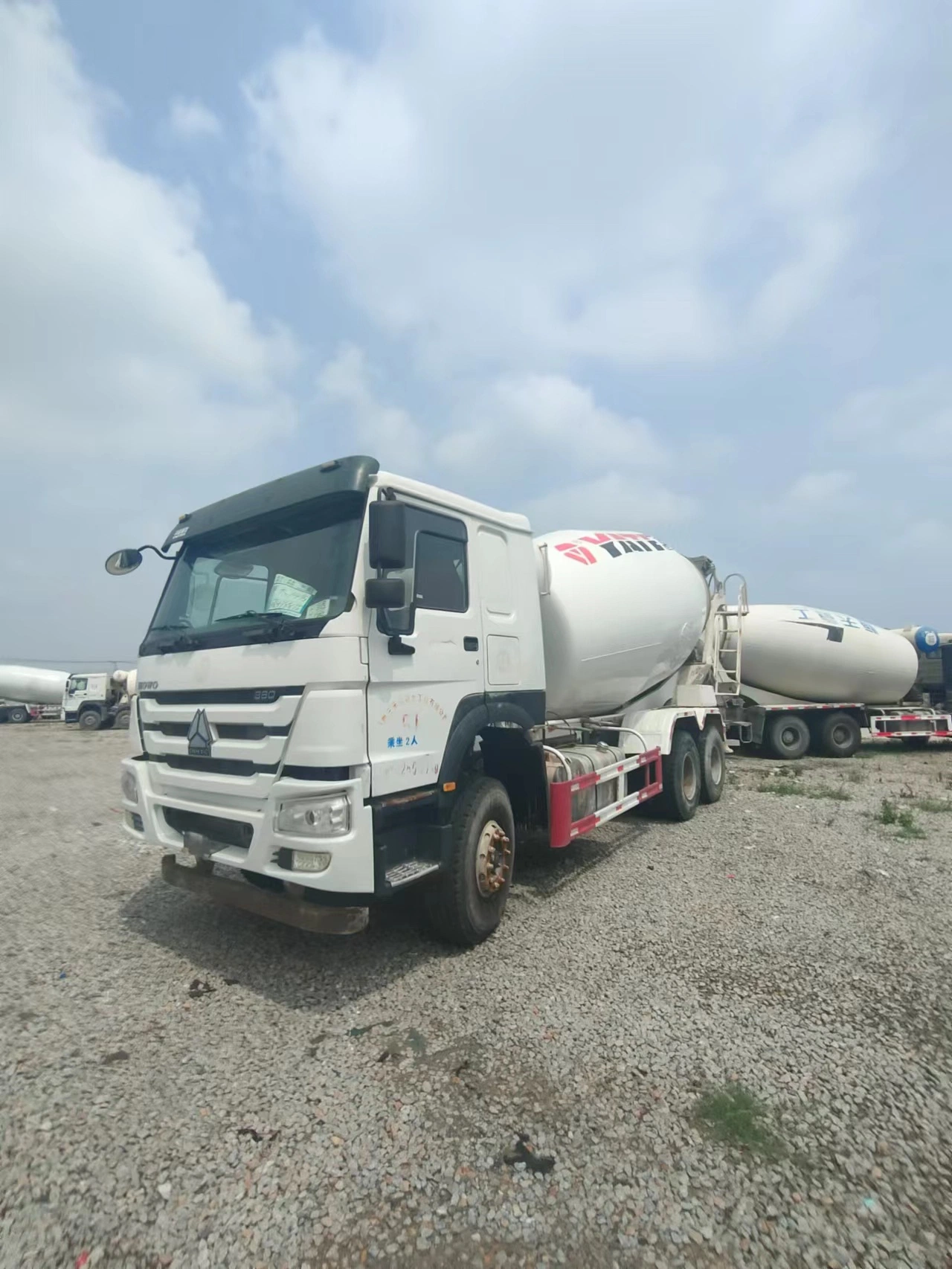 HOWO 6*4 Concrete Mixer, Commercial Vehicle, Low Price for Sale