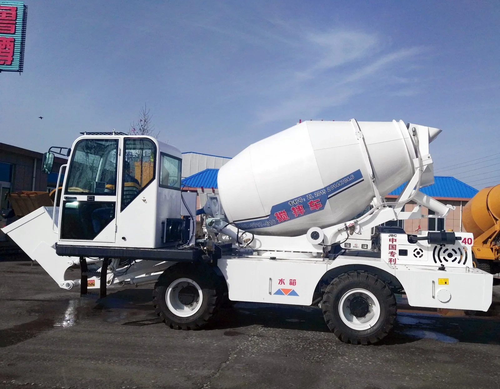 Hot Sales 4 M3 Self Loading Concrete Mixer Chinese Manufacturer