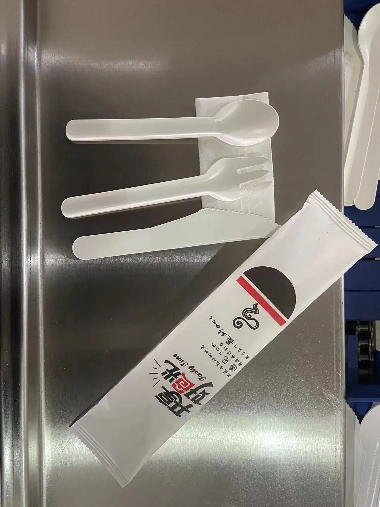 Automatic Disposable Tissue Knife Spoon Fork Cutlery Packing Machine High Speed Disposable Tableware Packing /Packaging Machine