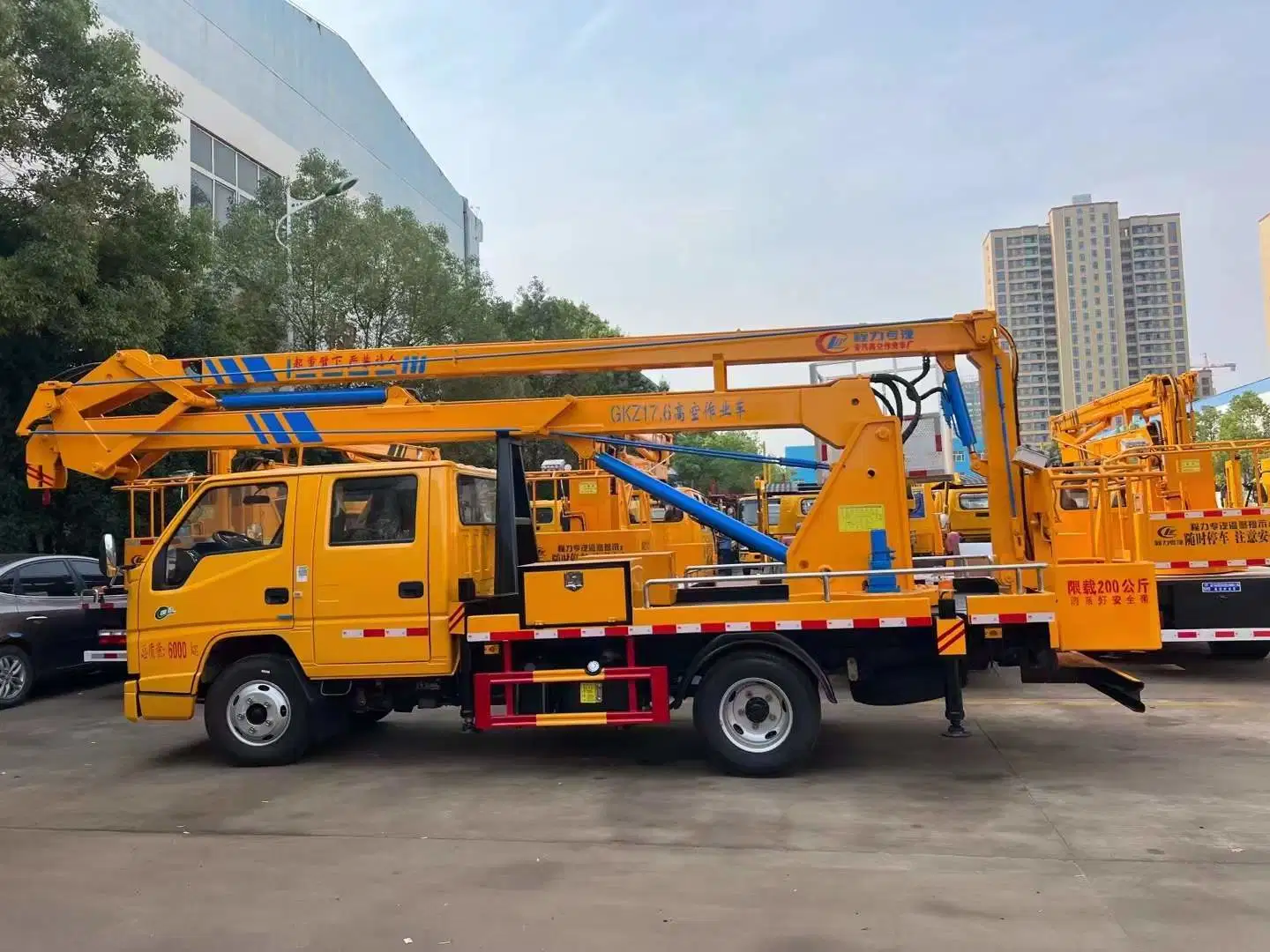 Jmc 4X2 Hydraulic Aerial Working Platform Hydraulic Aerial Cage Truck 13m High Altitude Operation Truck