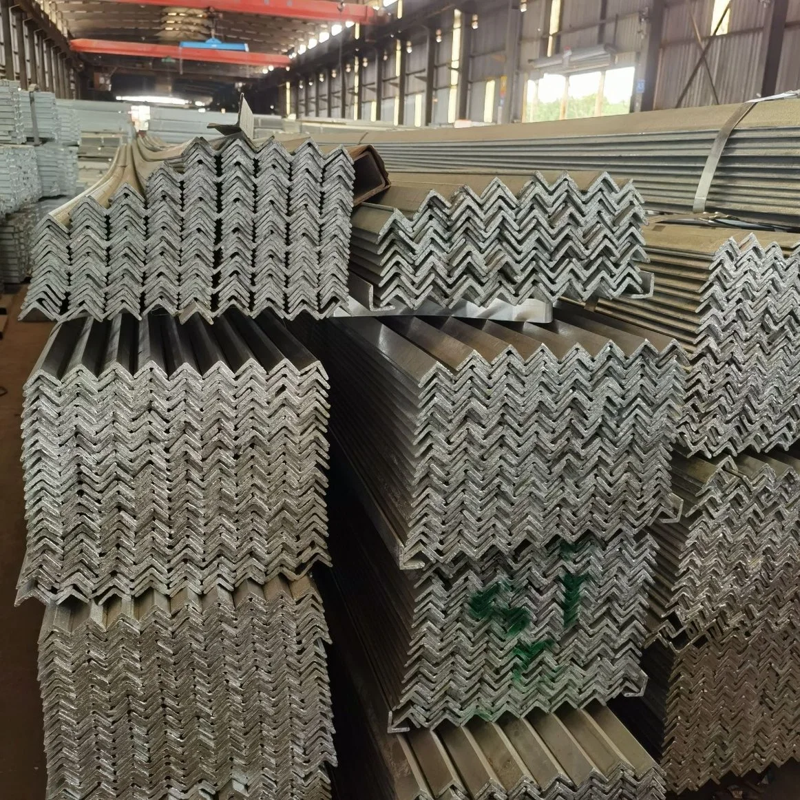 Spot Wholesale/Supplier Hot-DIP Galvanized Angle Steel 40*40*4Q235B Unequal Triangle Curtain Wall Special Galvanized Angle Steel