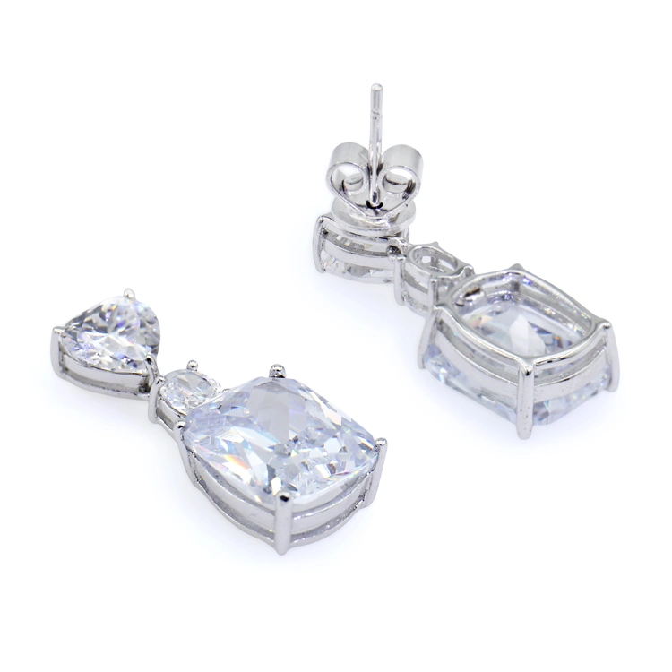 Pierres de clignotement Earrings Diamant blanc élégant et délicat pour les femmes de sonnerie