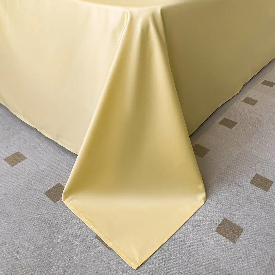 Ensemble de literie en coton 100% en gros pour la maison, comprenant quatre pièces : draps ajustés brodés, housse de couette jaune, couette, taies d'oreiller de taille king.