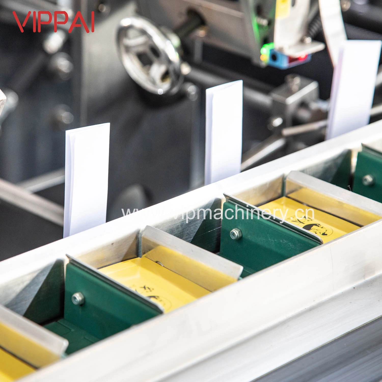 Vippai Low Waste Rate High Speed Automatic Wet Wipes Alcohol Pad Carton Box Packing Cartoning Machine