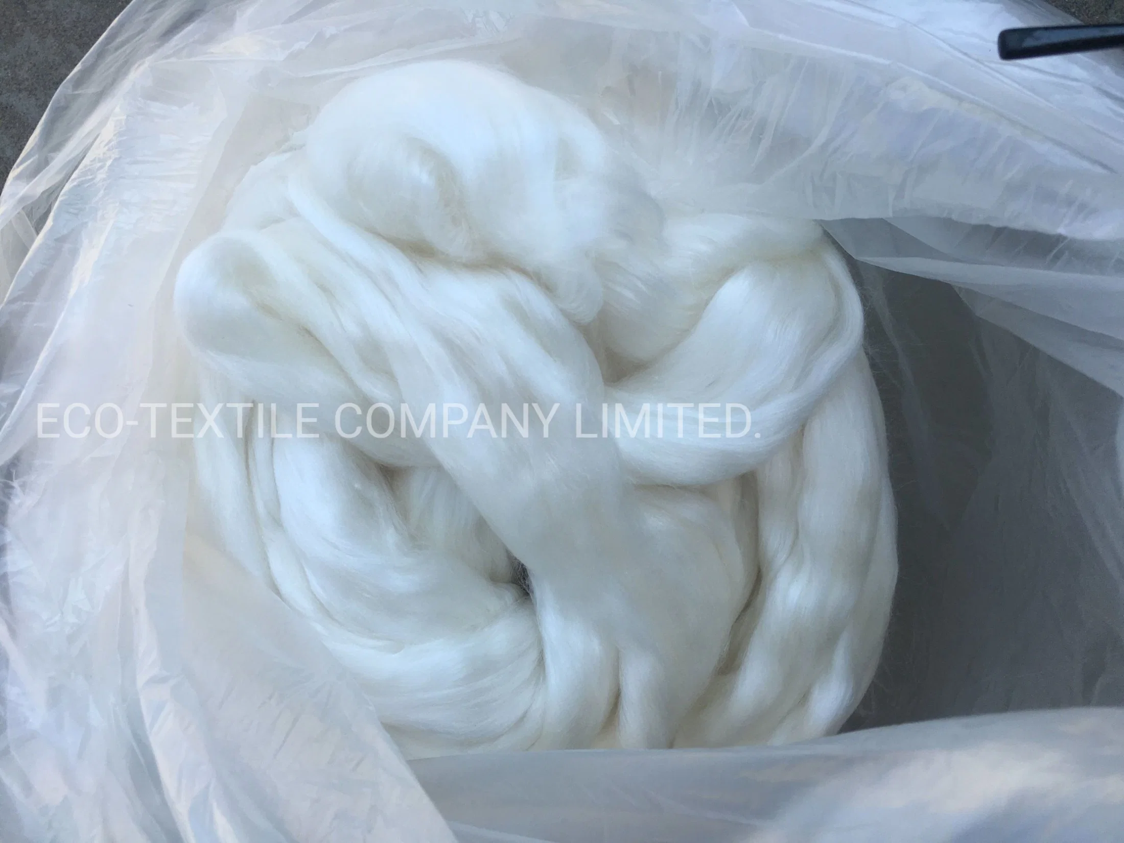 Soft and Shiny Mulberry Silk/Superfine Merino Wool Blended Fiber Sliver for Spinning