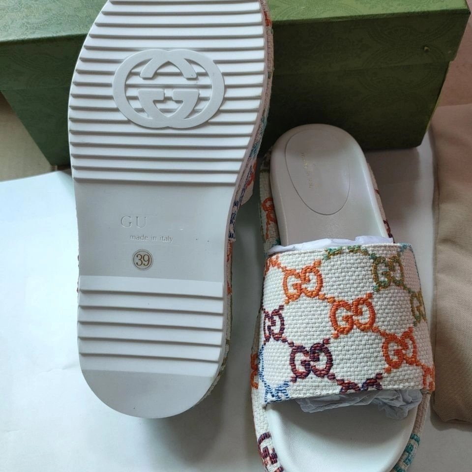 Designer Luxury Famous Brands Designer Girls Shoes Custom Slippers for Women and Ladies Beach Platform Gg Sandals Beach Suede
