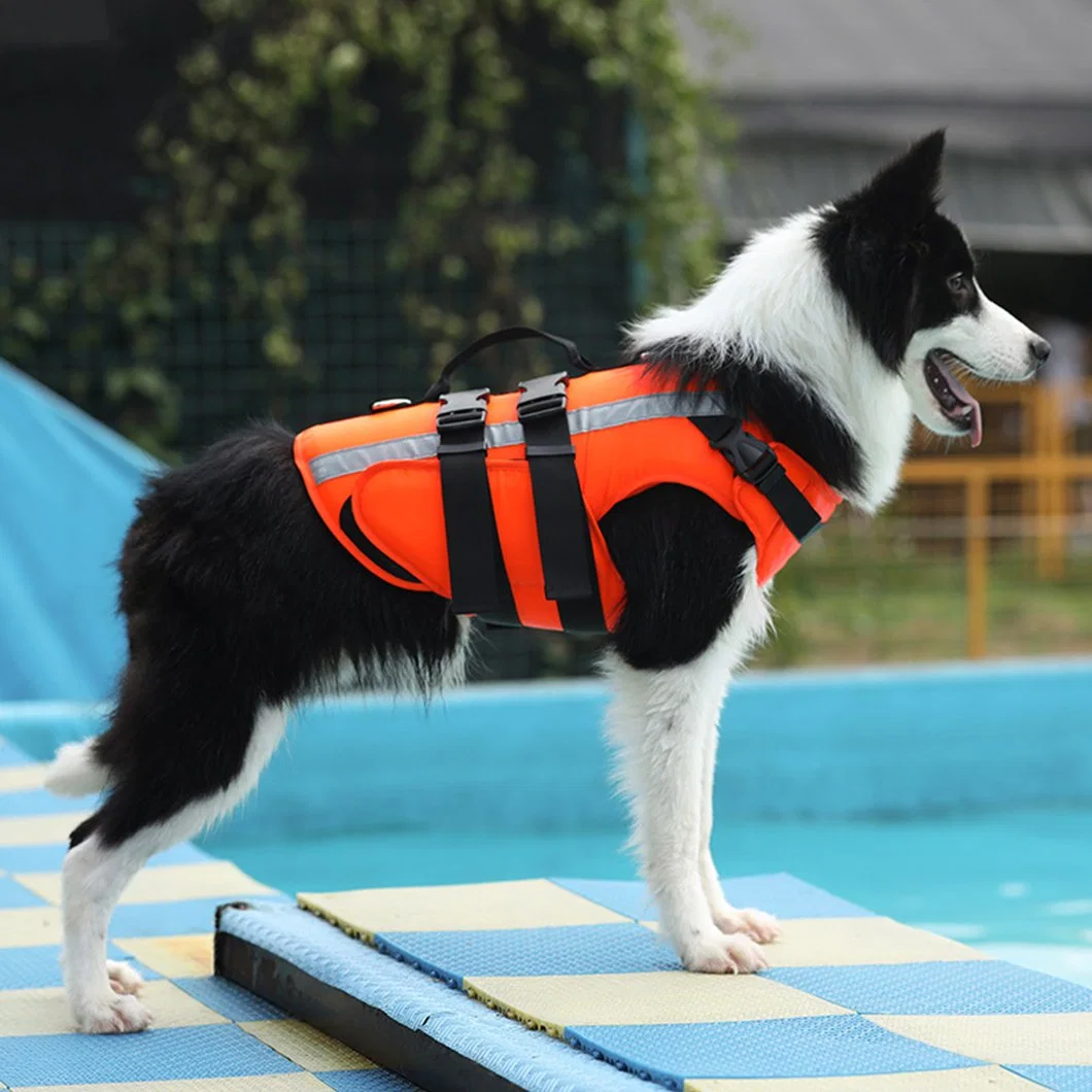 Un design classique, type fendu chien Veste Gilet de sauvetage de natation pet