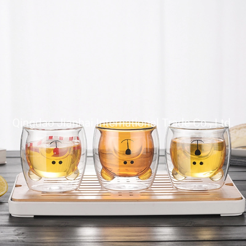 Trois styles d'ours à l'intérieur d'une tasse à double paroi en verre borosilicate.