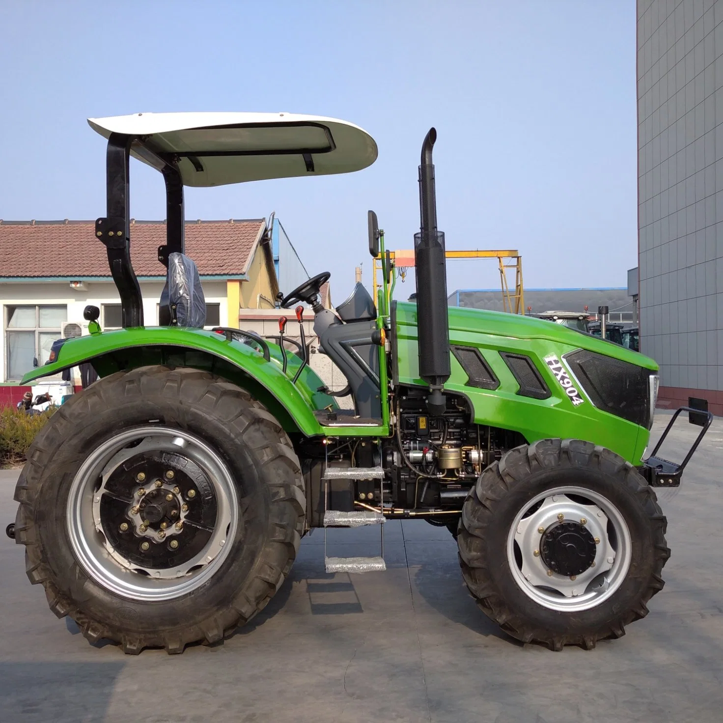 Tractor de gran tamaño del chasis Td 120 CV Tractor con motor Diesel 6 cilindros