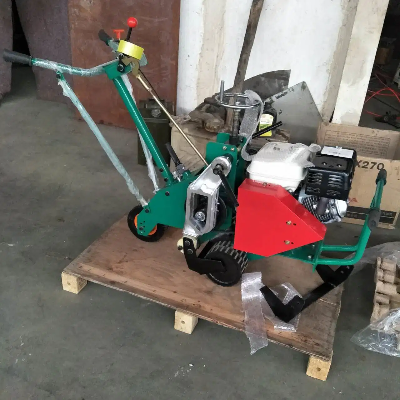 Self-Propelled Lawn Scraper Gasoline Leather Drafting SOD Cutting Turf Transplanting Machine