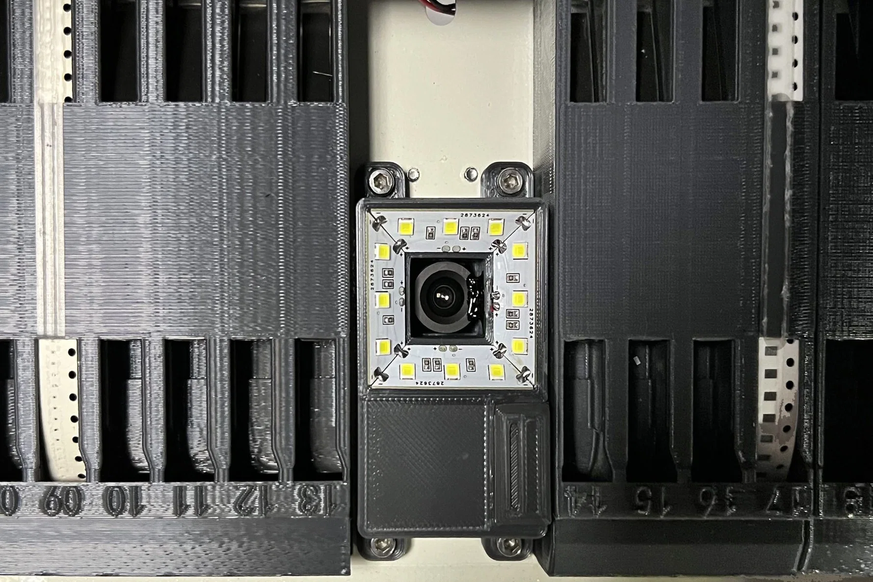 Small Accurate Pick and Place Machine Chip Mounter for Prototype