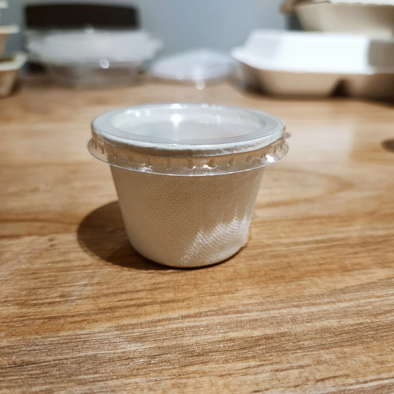 Eco 2 Oz مجموعة من صلصة الشاي القابلة للتحلل الحيوي مع غطاء Compostelle قصب السكر Bagasse ورقة الصلصة كأس