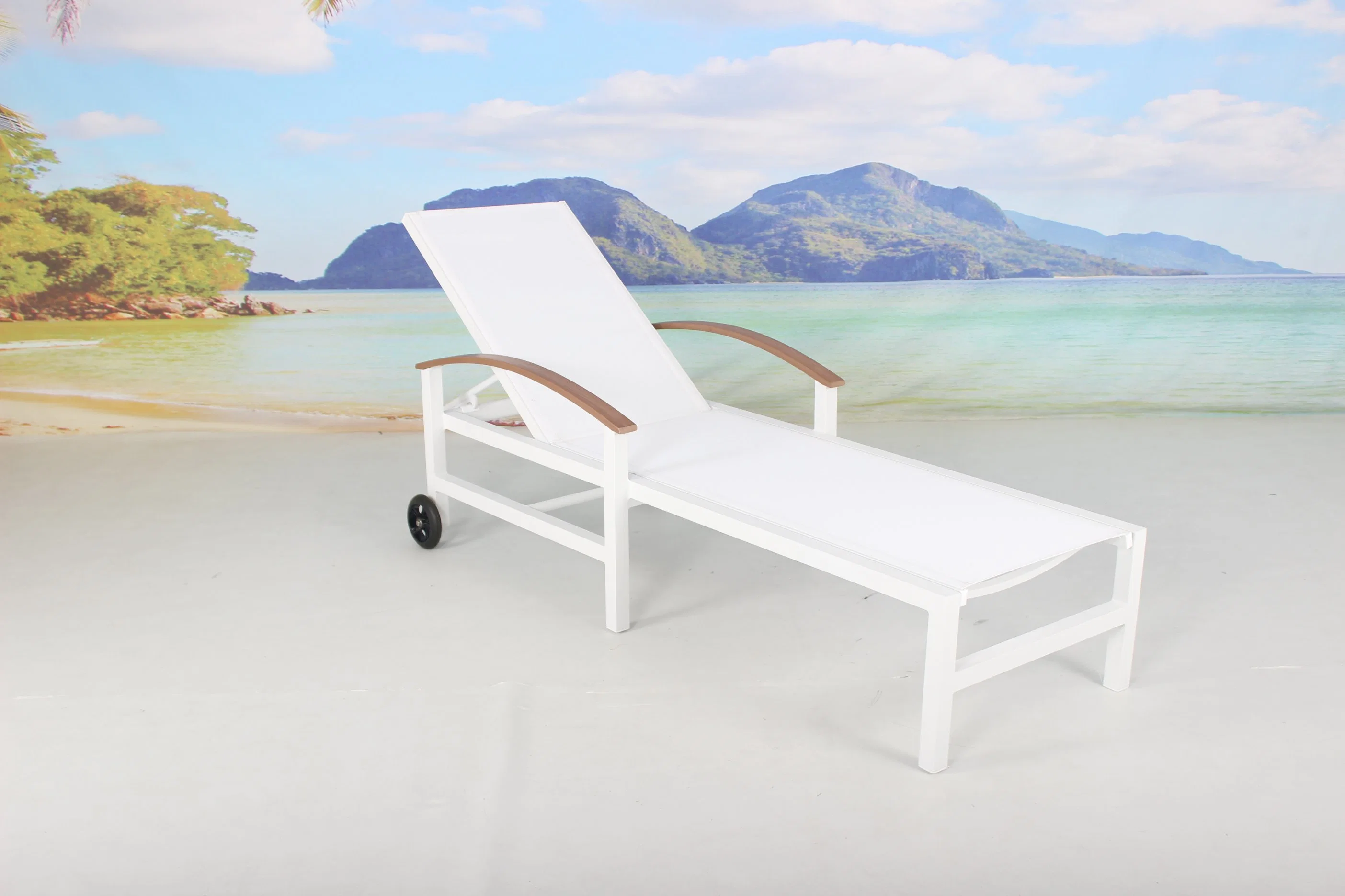 Wholesale/Supplier Outdoor Patio Deck Pool Furniture White Aluminium Sun Lounger with Wheels