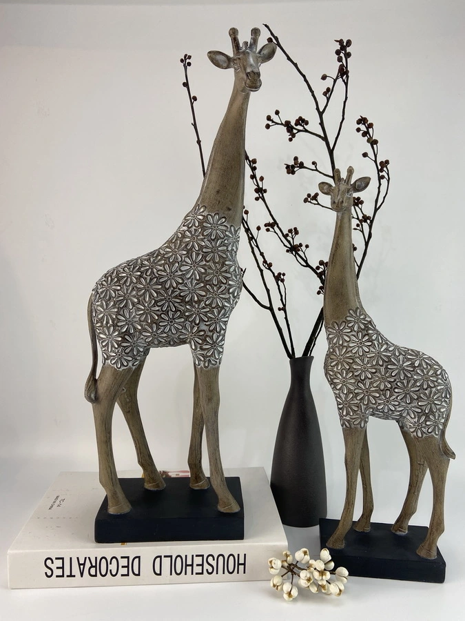 Resin Crafts Home Decoration Set of 3 Giraffe Figurine Table Decoration Decor for Living Room, Office, Bedroom Souvenir Housewarming Gift