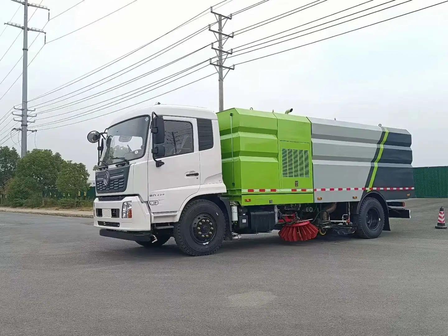 Chinese 190HP 230HP Euro 2 Euro 3 Euro 4 Euro 5 Clean Water Tank 9 Cbm Waste Water Tank 7 Cbm High Pressure Road Washing Truck Road Sweeper Truck