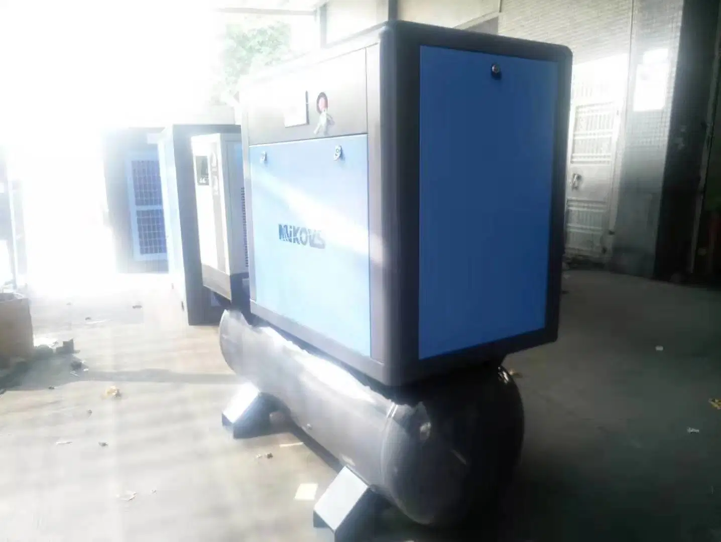 German Technology 15kw 20HP AC Power Rotary Screw Air Compressor 8bar 82 Cfm with 500L Tank and Dryer