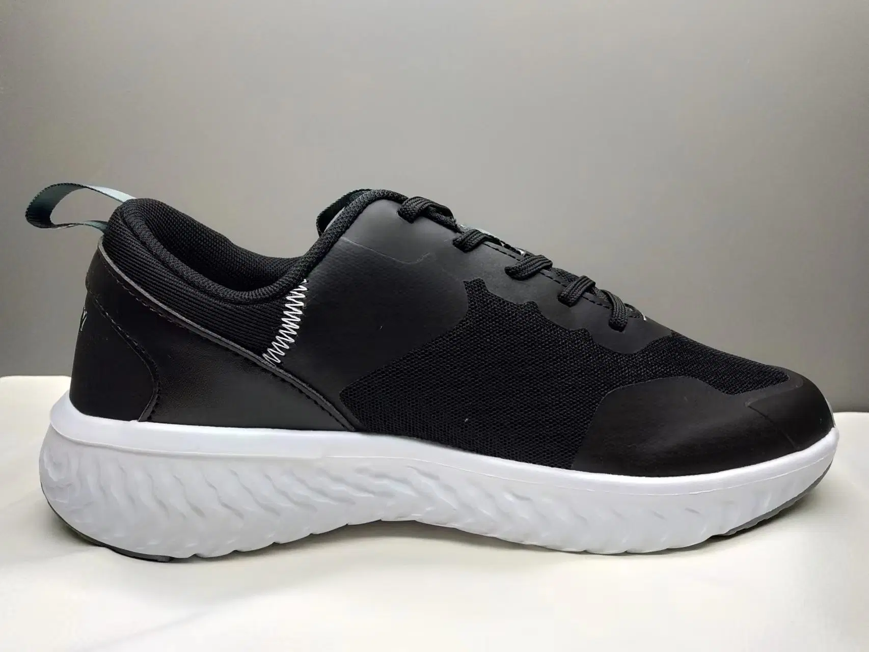 2023customized Primavera y Otoño Nueva tendencia Casual todos-Match Sneakers transpirable Zapatos negros de dos colores con suela