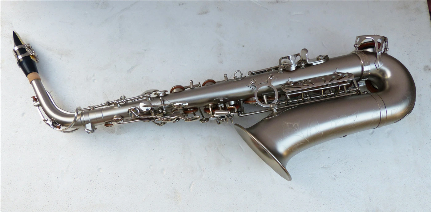 El bronce antiguo Saxofón Alto, instrumentos musicales