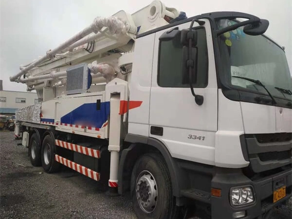 Venda a quente 43m Truck-Mounted Bomba de concreto com a lança 43X-5rz perfeitamente funcionou