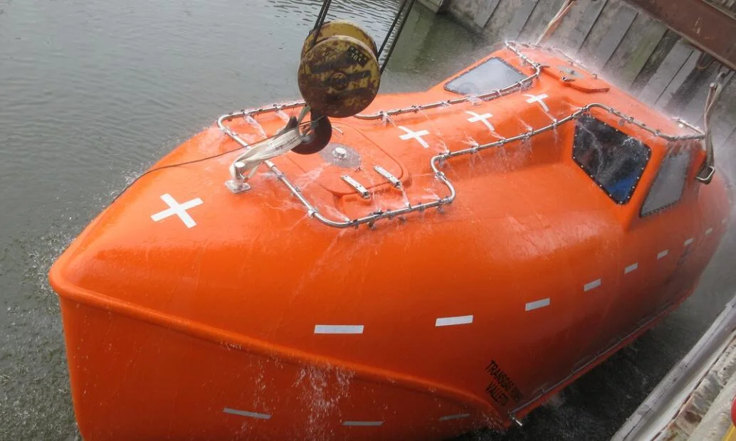 Certificação MED aprovação do certificado ABS F. R. P G.R. P Equipamento marítimo Lifeboat totalmente fechado para 150 pessoas e Davit