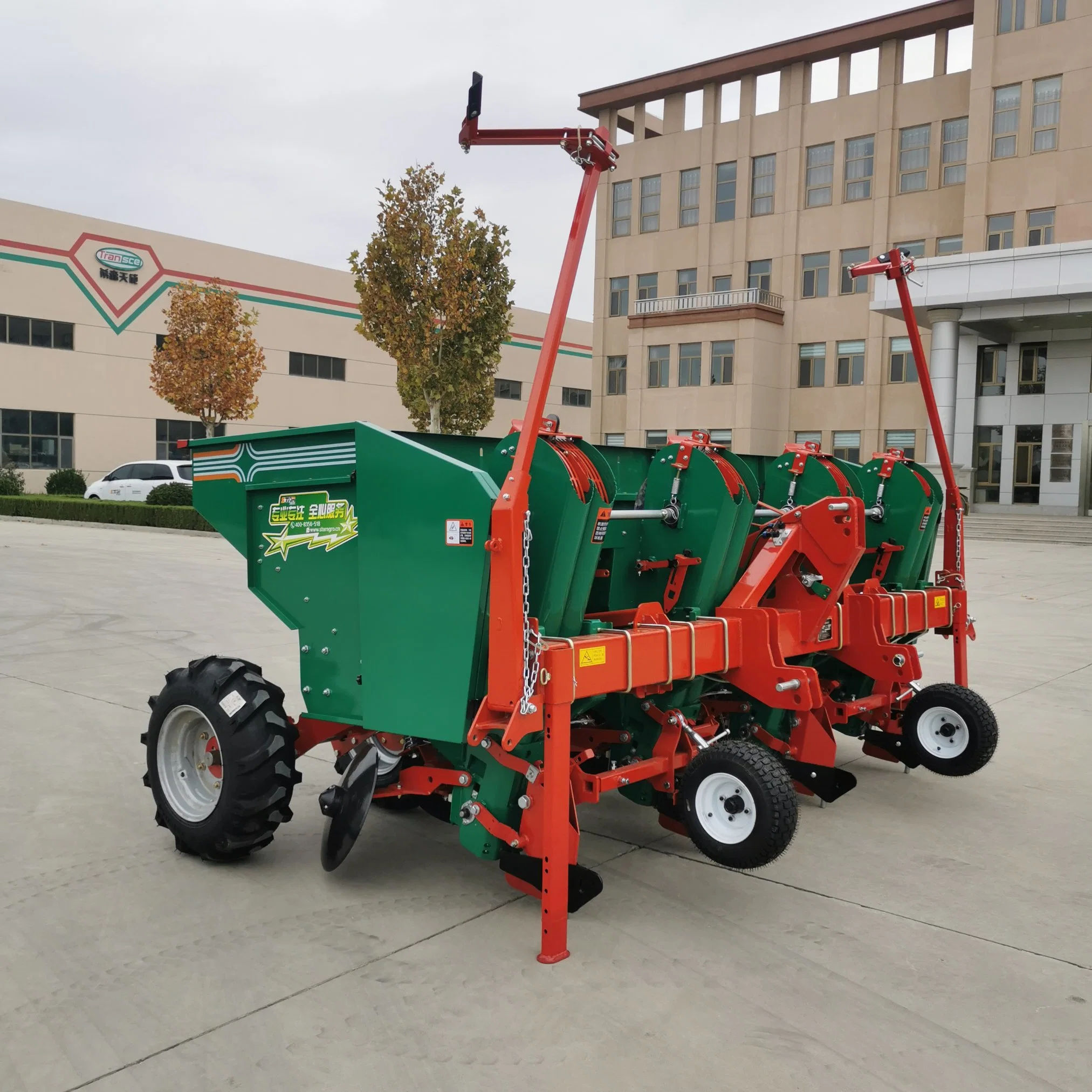 Wide Working Area Russian High Complexity Tractor Mounted 4 Ridges Potato Planter with Fertilizer