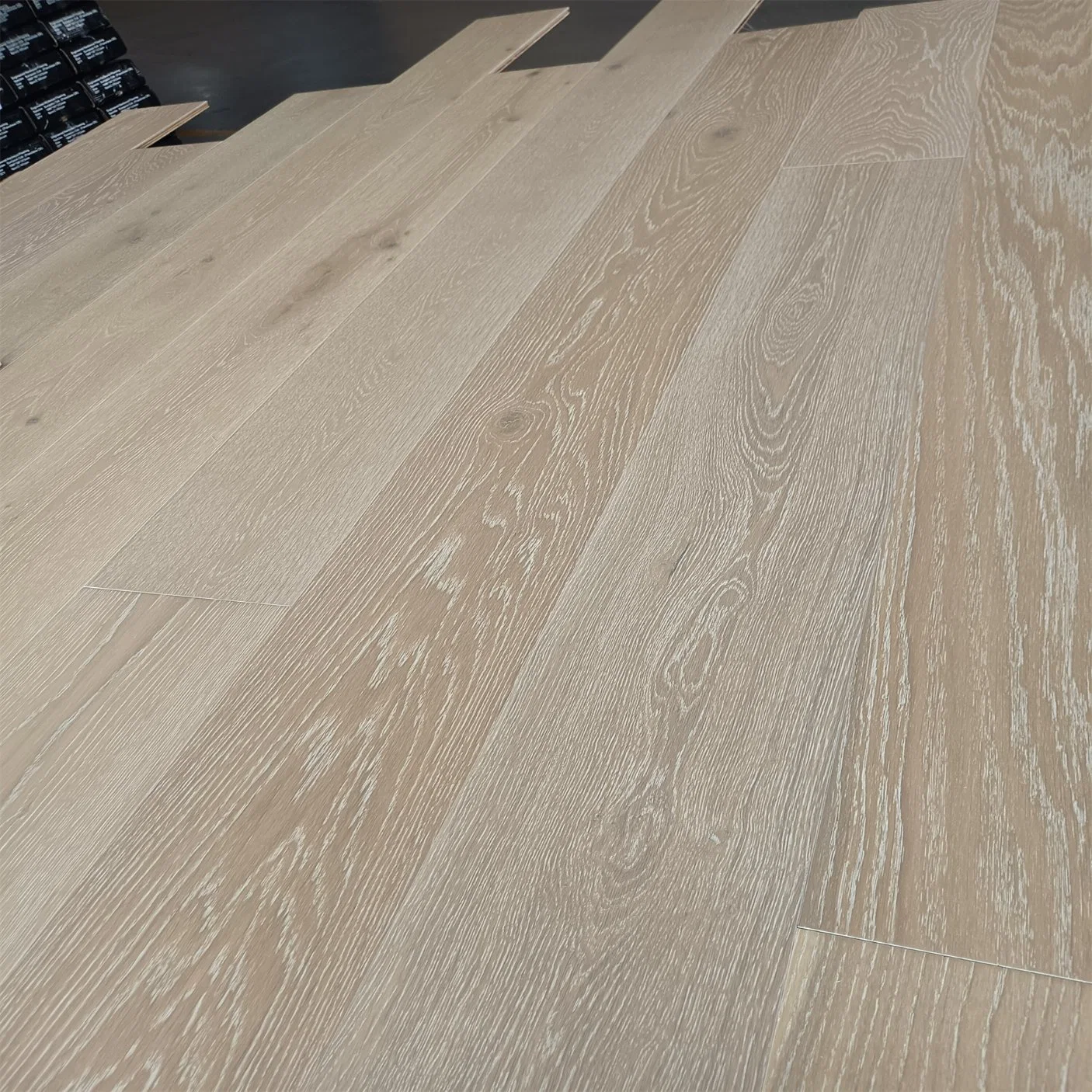 High quality/High cost performance  Interior Engineered Wooden Flooring Oak Decking Timber Products