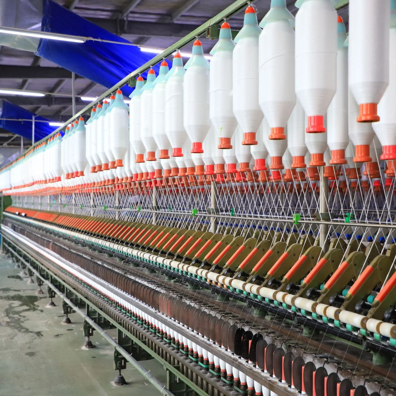 Sun Yarn سعر منخفض صديق للبيئة 100% Polyester Sun Yarn 202 203 402 422 502 503 602 603 Yarn Sewing البوليستر Thread Thread