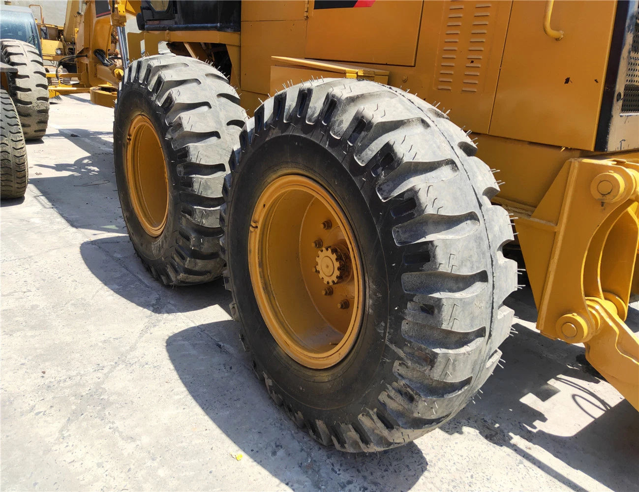 Used 90% Brand New Cat 140g Motor Grader in Terrific Working Condition with Reasonable Price. Secondhand Caterpillar 14G, 140h, 140K Motor Grade on Sale.