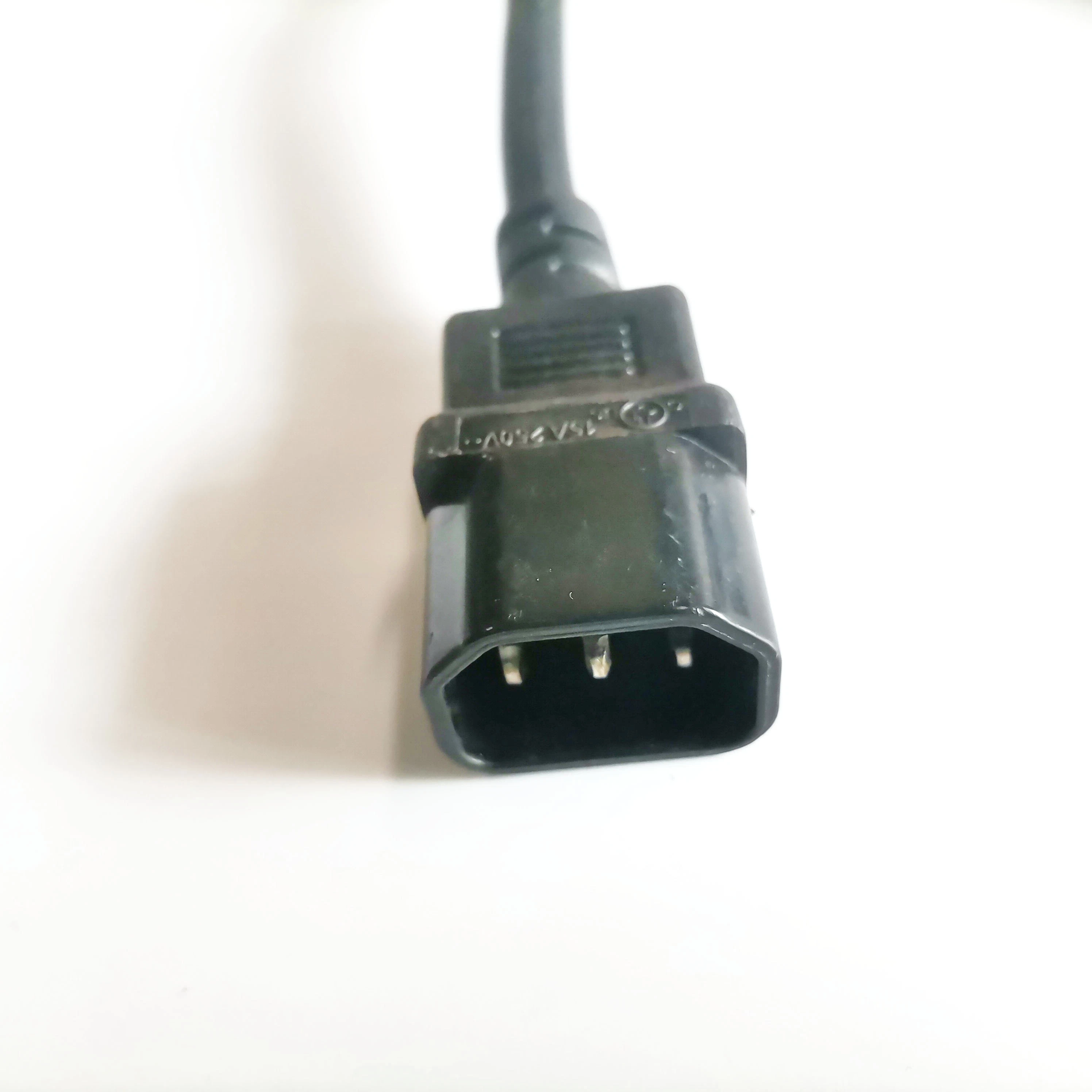 PDU-Netzkabel IEC 320 C13-1, Buchse auf C14 Stecker - Netzkabeladapter