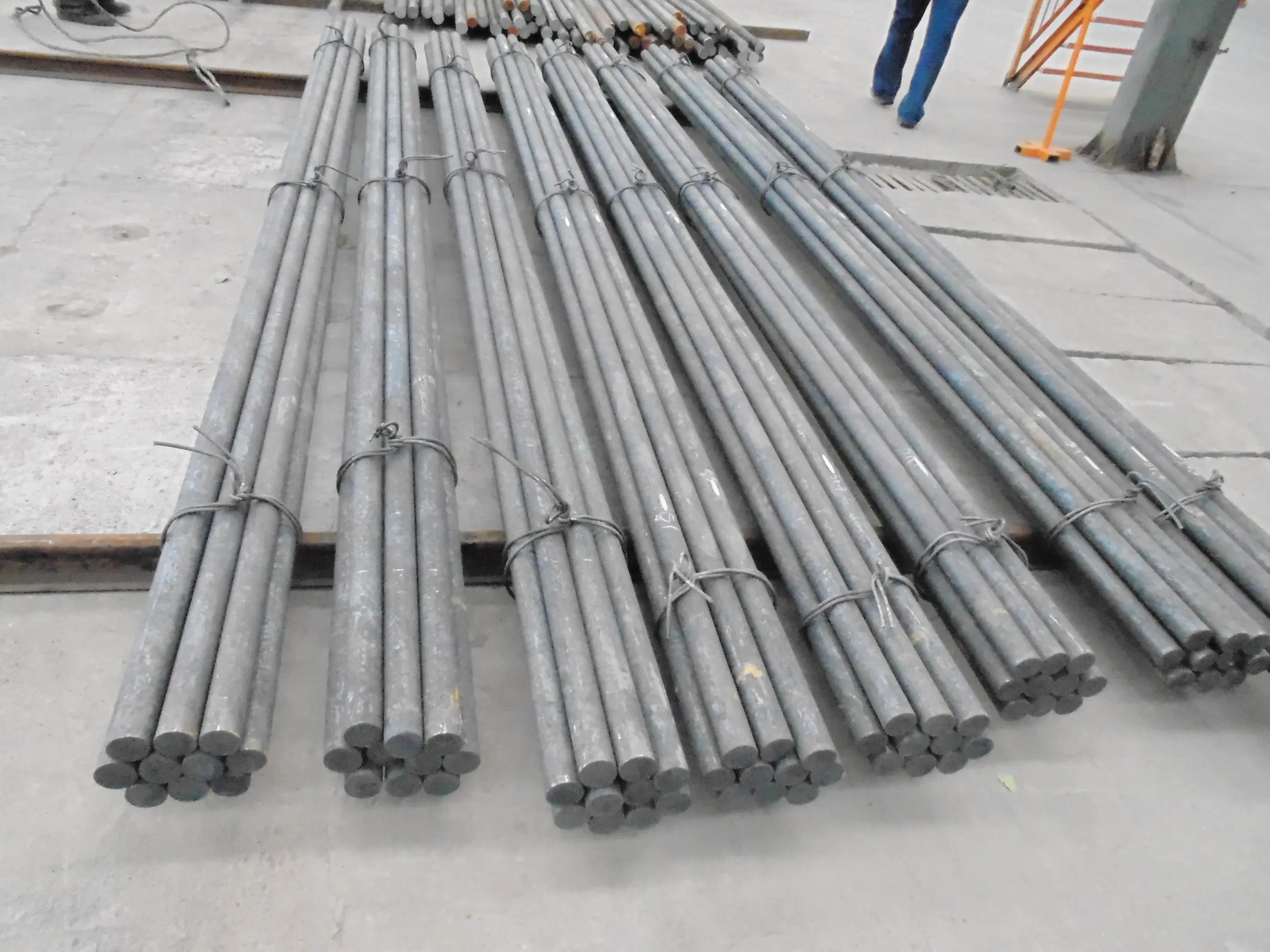 Ss400 S20c S45c 4140 Hot Rolled Carbon Steel Round Bars for Building Bridges and Make Cars