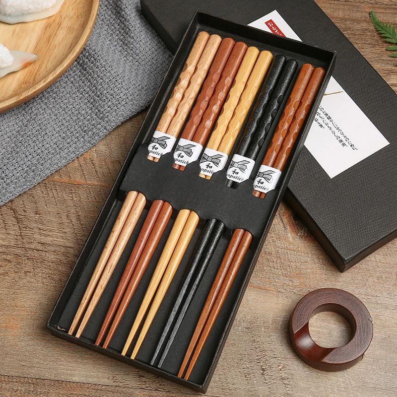 Acabado mate japoneses Ebony Bambú palillos de madera de sándalo rojo Juego de 5 pares con caja de regalo para los alimentos