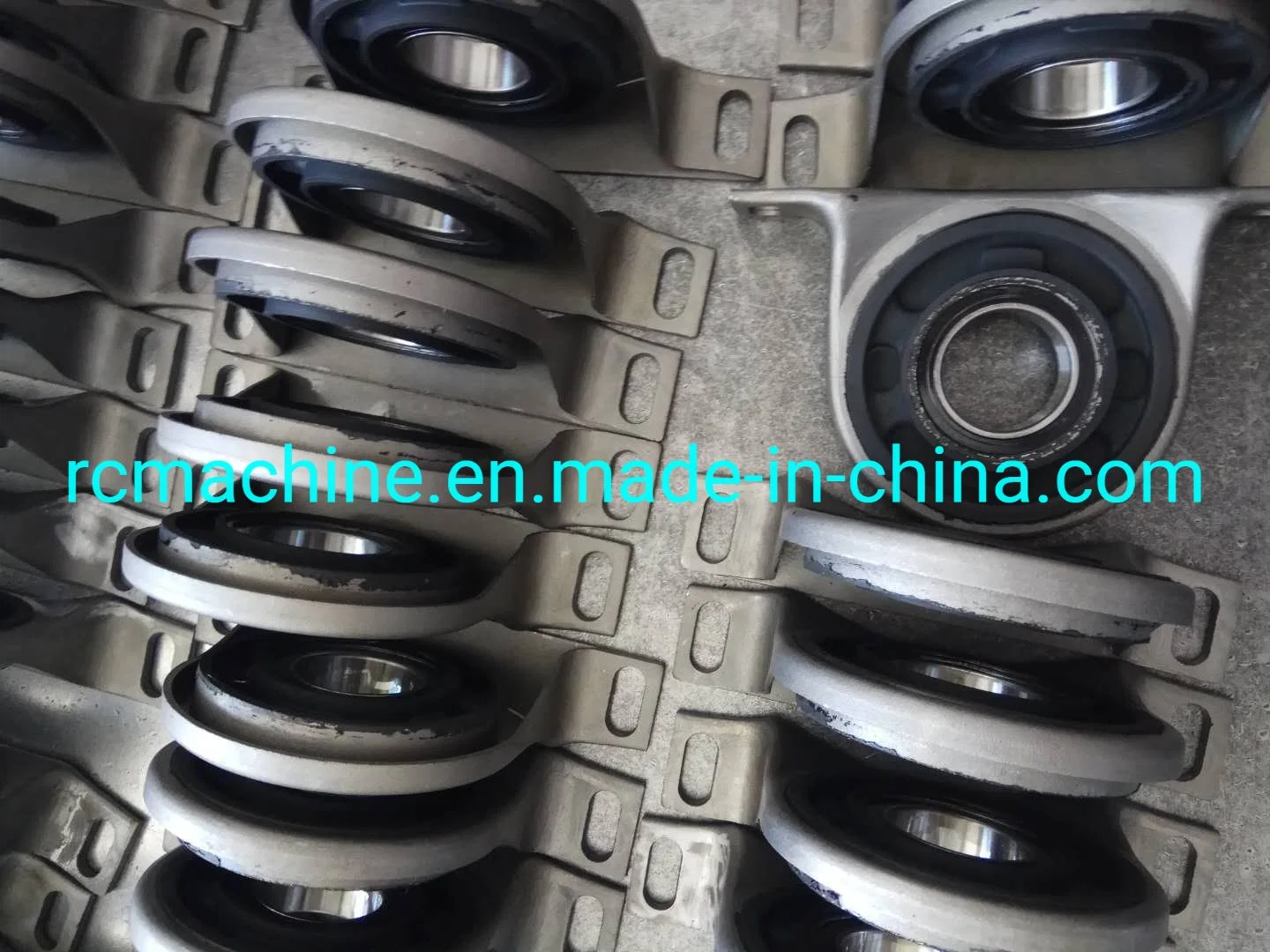 El eje de transmisión del cojinete central 9064100281 9064100381 Goma encaja Freightliner Dodge Sprinter 2500