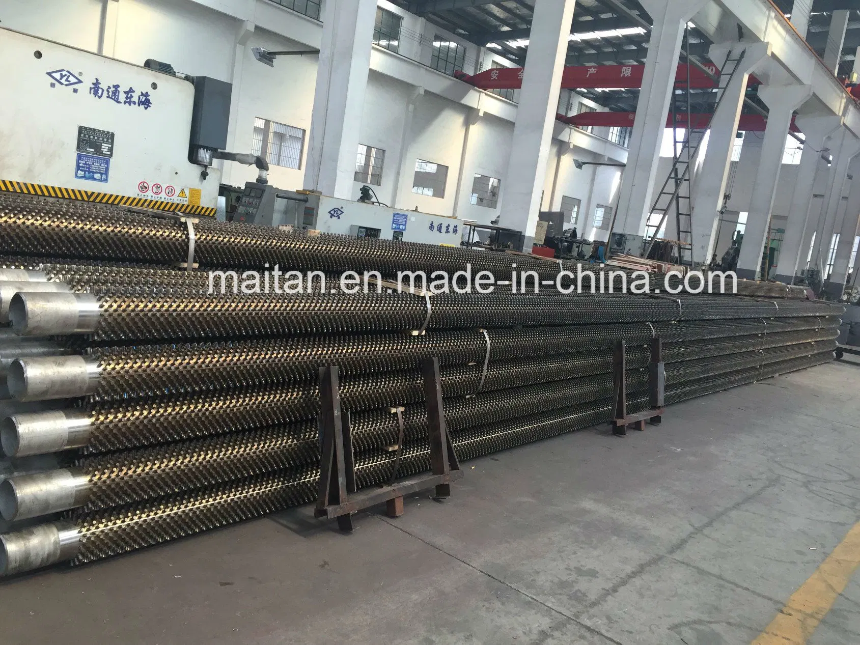 Hot Selling Carbon Steel ASTM A335 P5 Stud Pipe for Oil Refining and Petrochemical Tubular Furnace