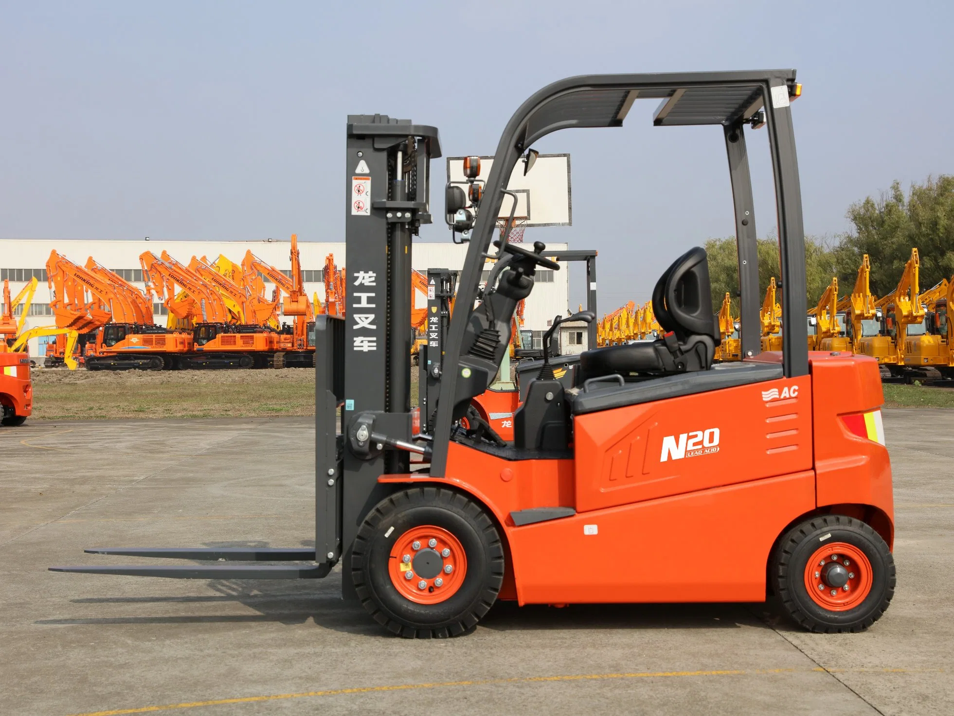 Mini chariot élévateur à batterie au lithium, chariot élévateur Lonking Toyota avec déplaceur latéral de 2,0 tonnes.